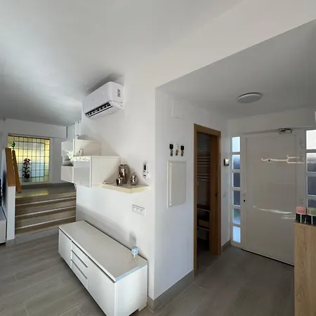 Сasa de vacaciones Nanda House *
